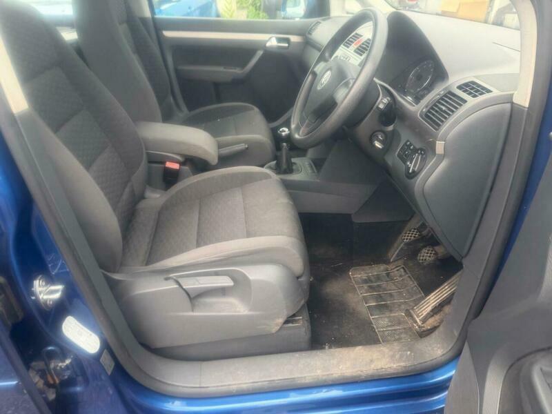 Volkswagen Touran Black #37