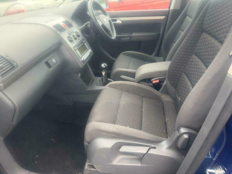 Volkswagen Touran Black #20