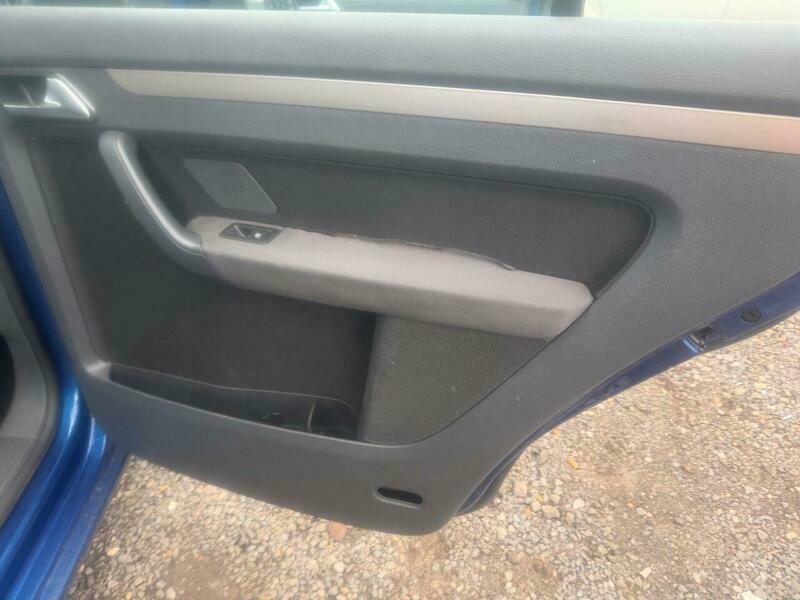 Volkswagen Touran Black #39
