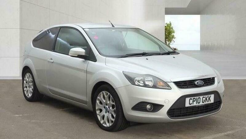 Ford Focus Zetec 5-Door Silver #1