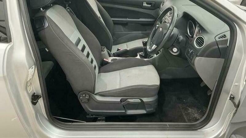 Ford Focus Zetec 5-Door Silver #7