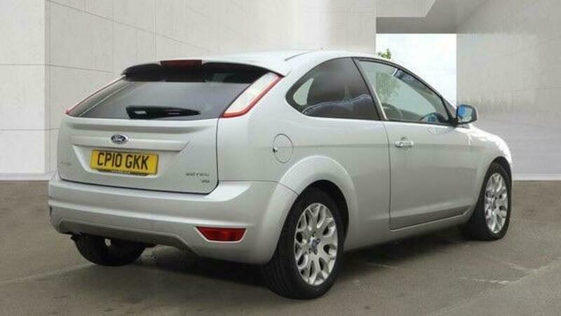 Ford Focus Zetec 5-Door Silver #6