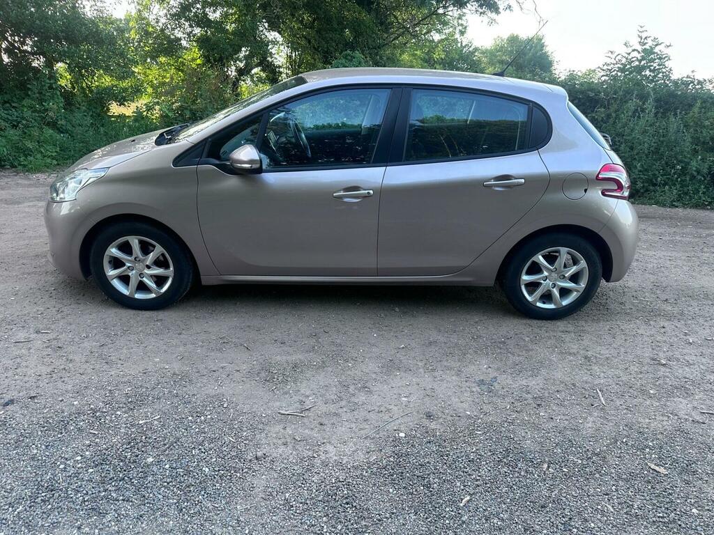 Peugeot 208 1.4 Hdi Active Euro 5 Pink #6