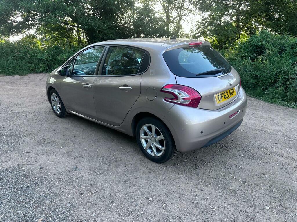 Peugeot 208 1.4 Hdi Active Euro 5 Pink #4