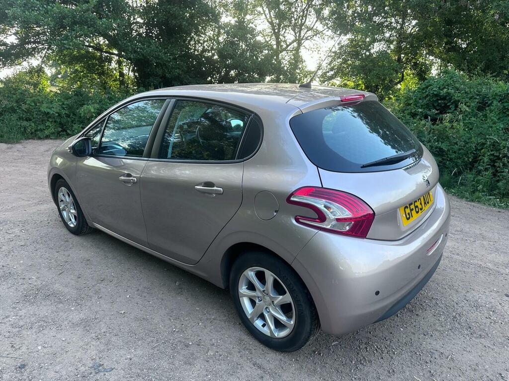 Peugeot 208 1.2 Access Plus White #28