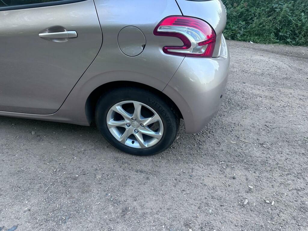 Peugeot 208 1.2 Access Plus White #25