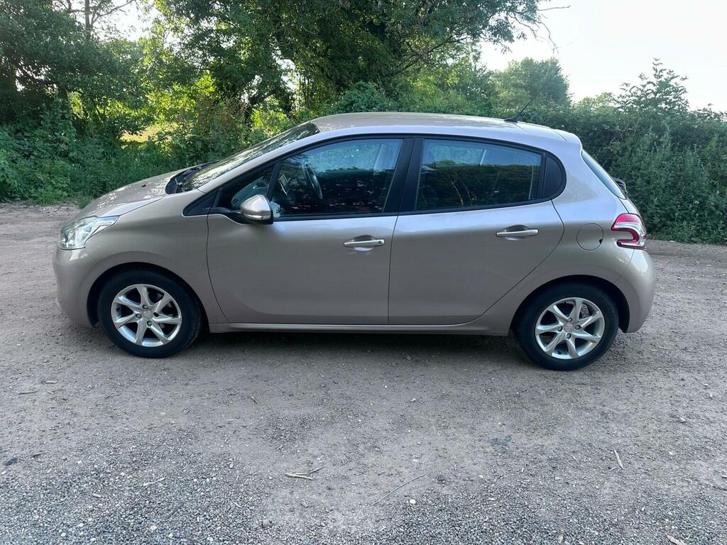 Peugeot 208 1.2 Access Plus White #26