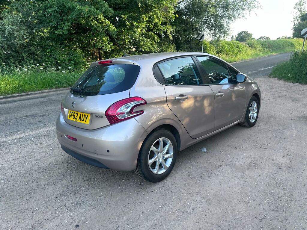 Peugeot 208 1.2 Access Plus White #29