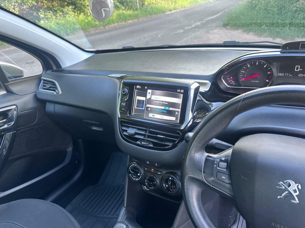 Peugeot 208 1.2 Access Plus White #17