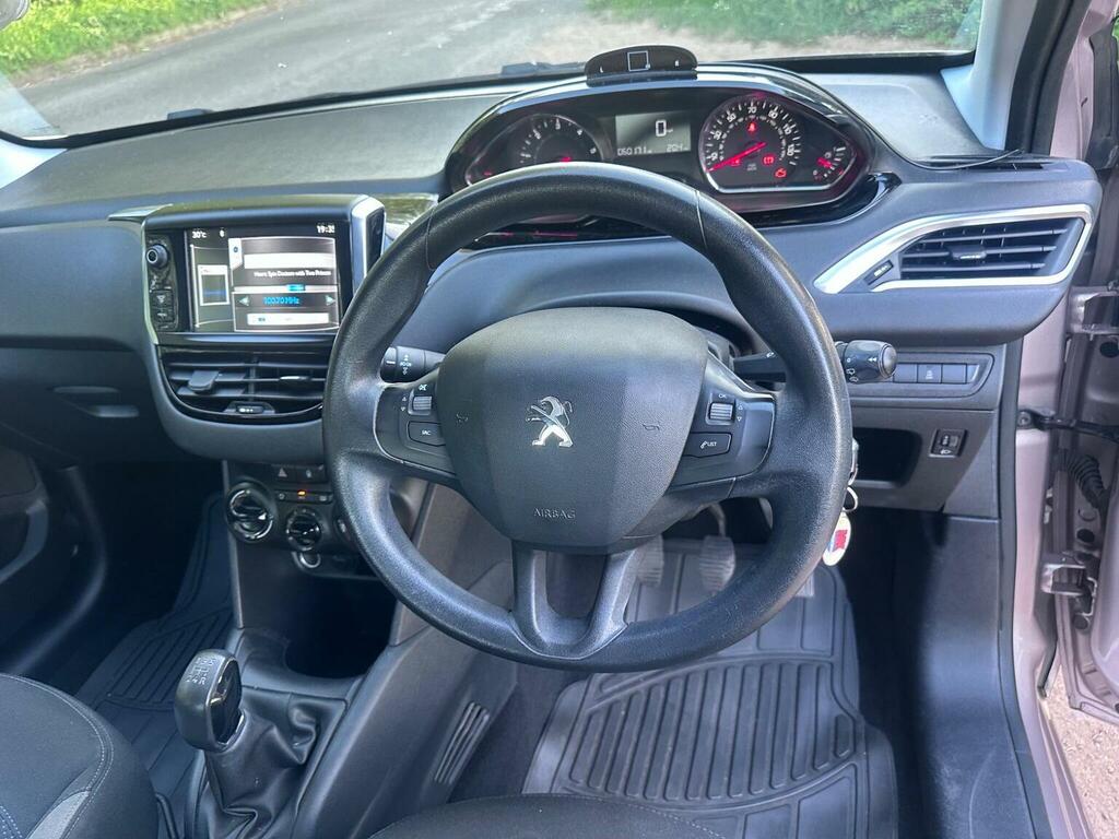 Peugeot 208 1.2 Access Plus White #23