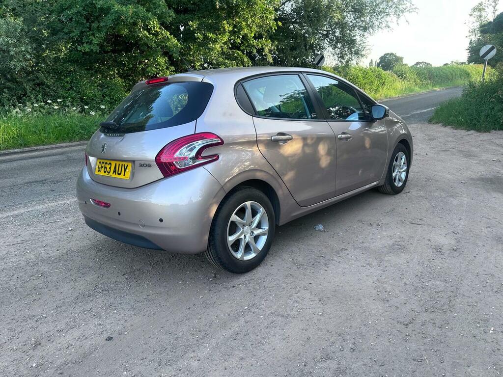 Peugeot 208 1.4 Hdi Active Euro 5 Pink #5