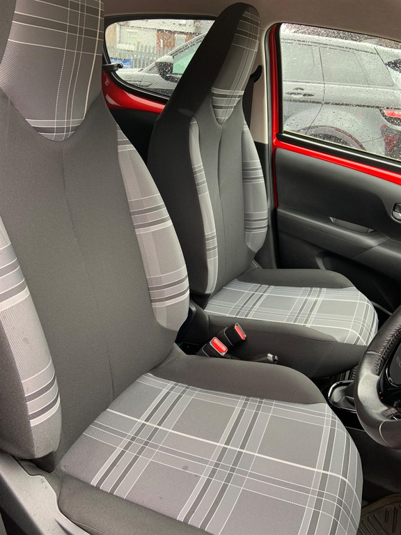 Peugeot 108 1.0 Active Red #9