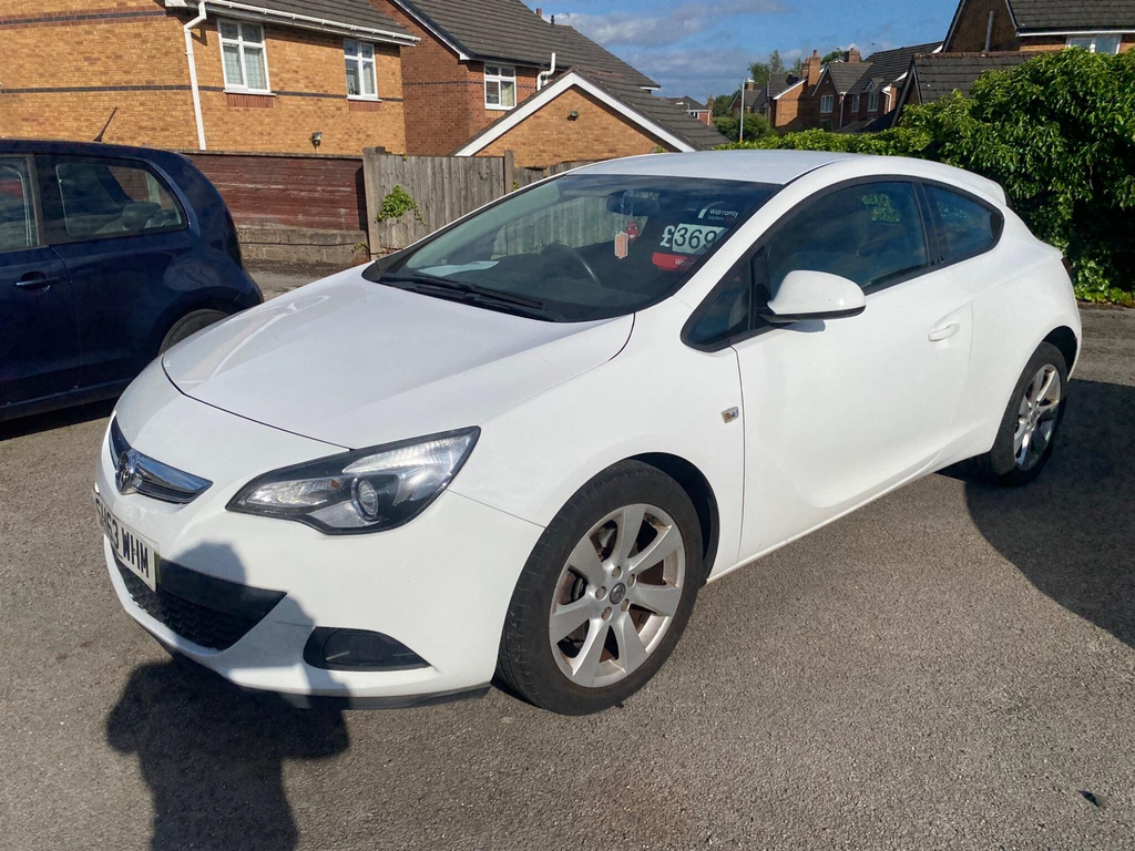 Vauxhall Astra GTC Coupe White #3