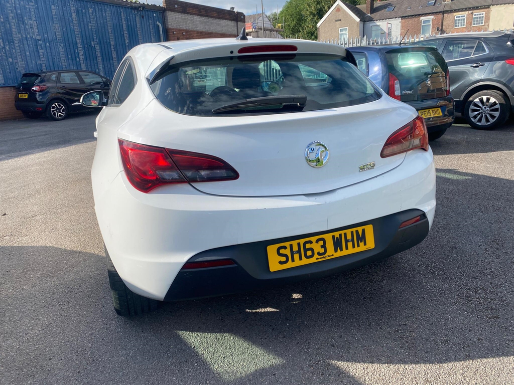 Vauxhall Astra GTC Coupe White #4