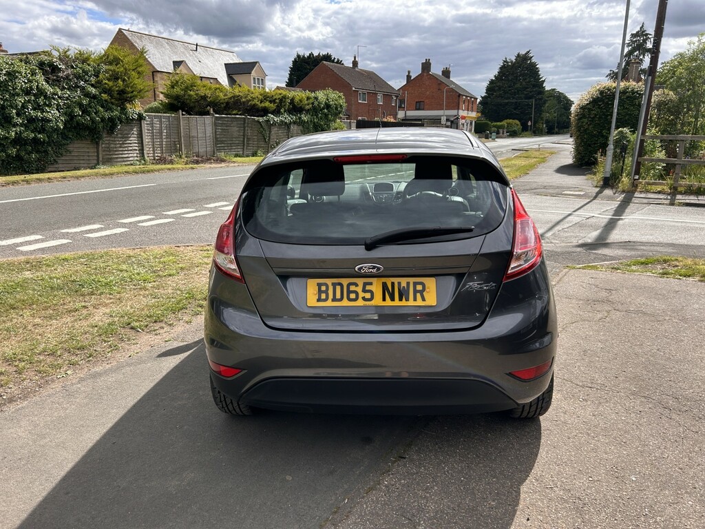 Ford Fiesta Hatchback 1.3 Zetec 2015 BD65NWR Grey #4