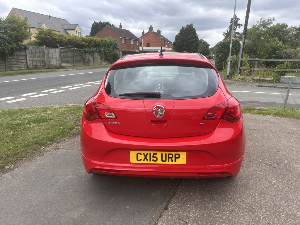 Vauxhall Astra 1.6 16V Limited Edition Red #4