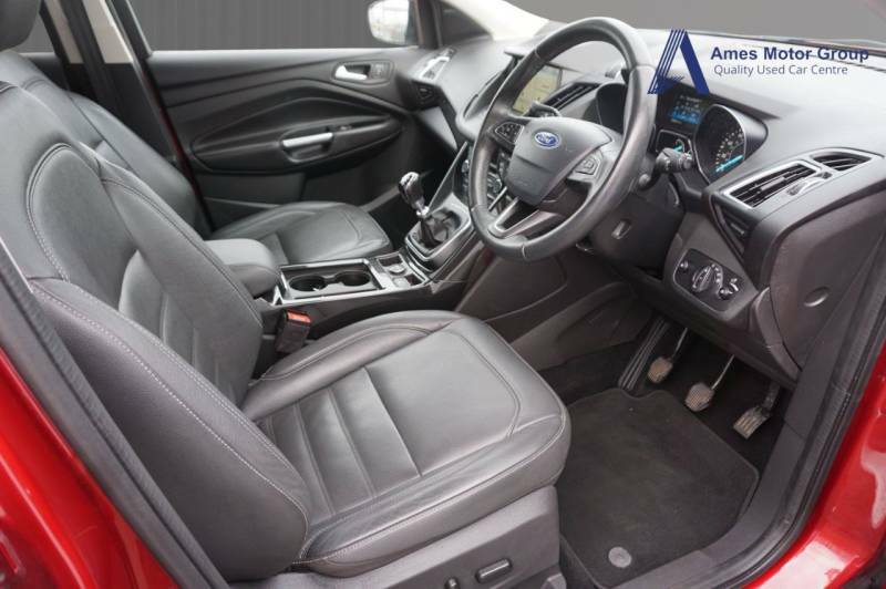 Ford Kuga 1.5 Ecoboost Titanium X 2Wd Red #2