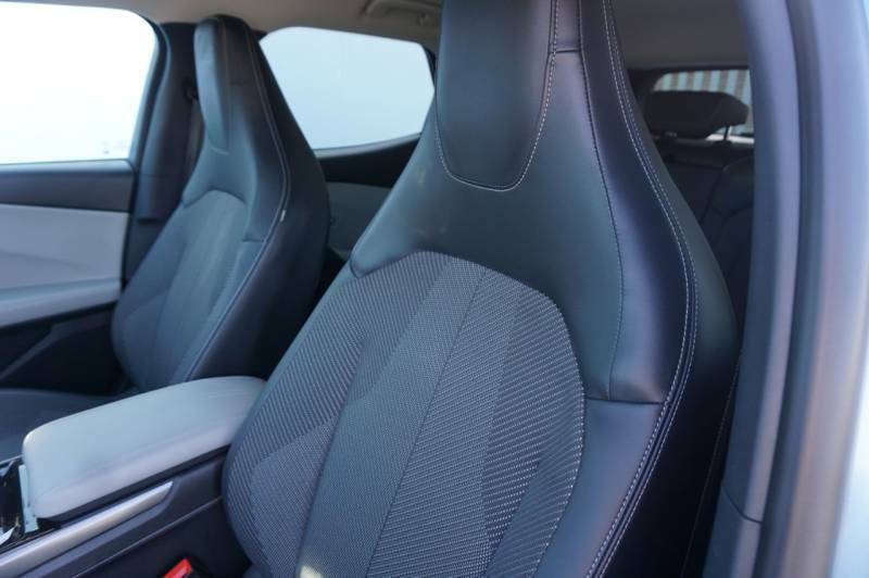 Ford Explorer 210Kw Select 77Kwh Black #77