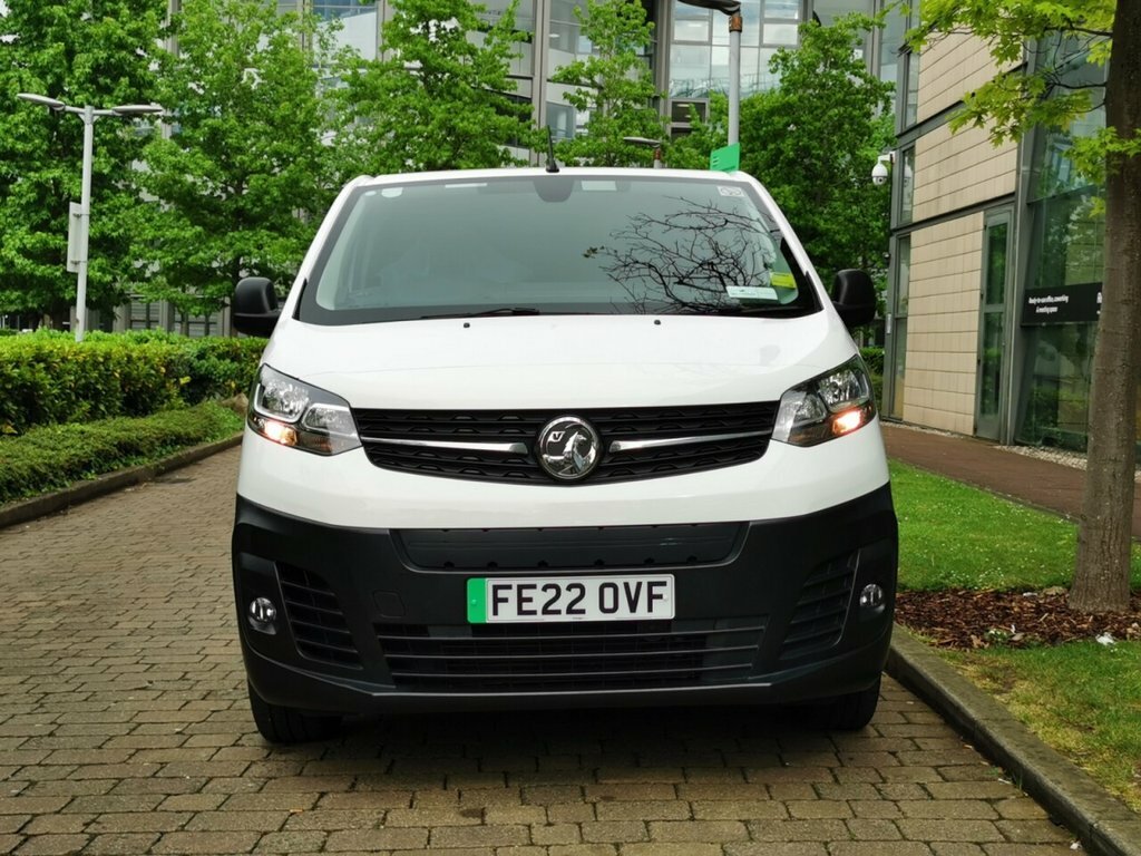 Vauxhall Vivaro Mpv FE22OVF White #2