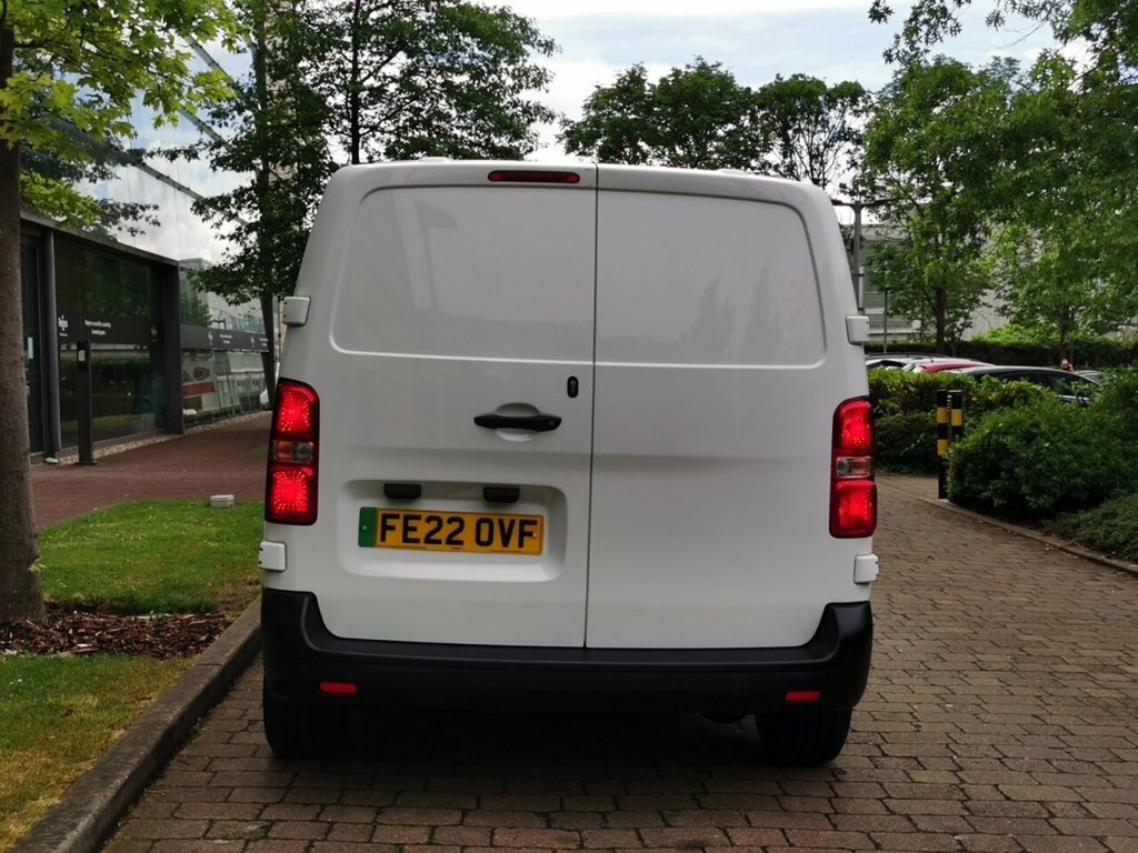 Vauxhall Vivaro Mpv FE22OVF White #5