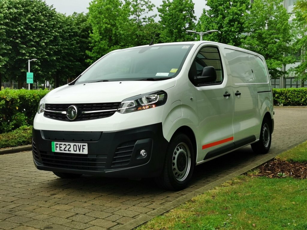 Vauxhall Vivaro Mpv FE22OVF White #3