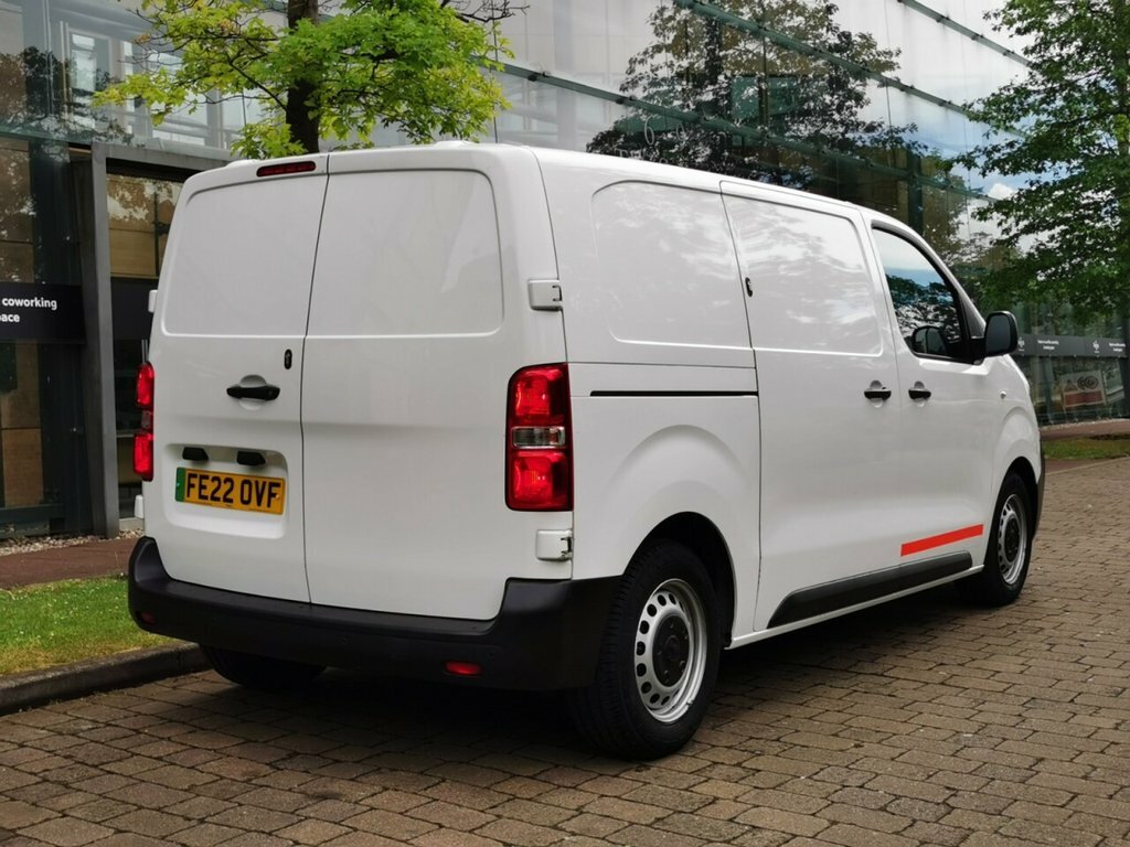 Vauxhall Vivaro Mpv FE22OVF White #6