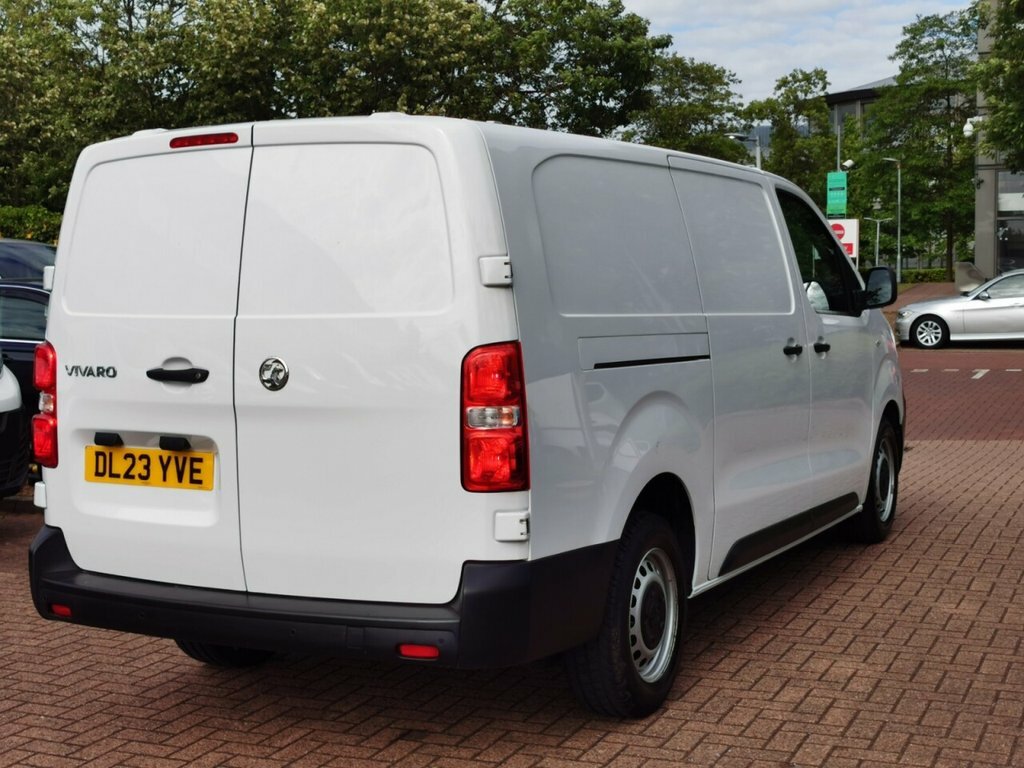 Vauxhall Vivaro Mpv White #6