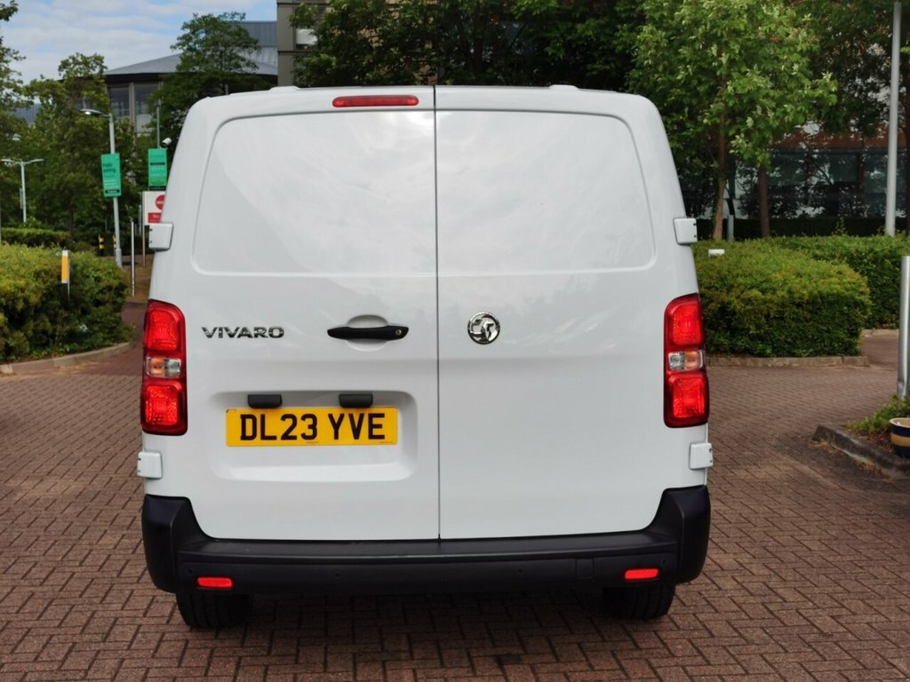 Vauxhall Vivaro Mpv White #5