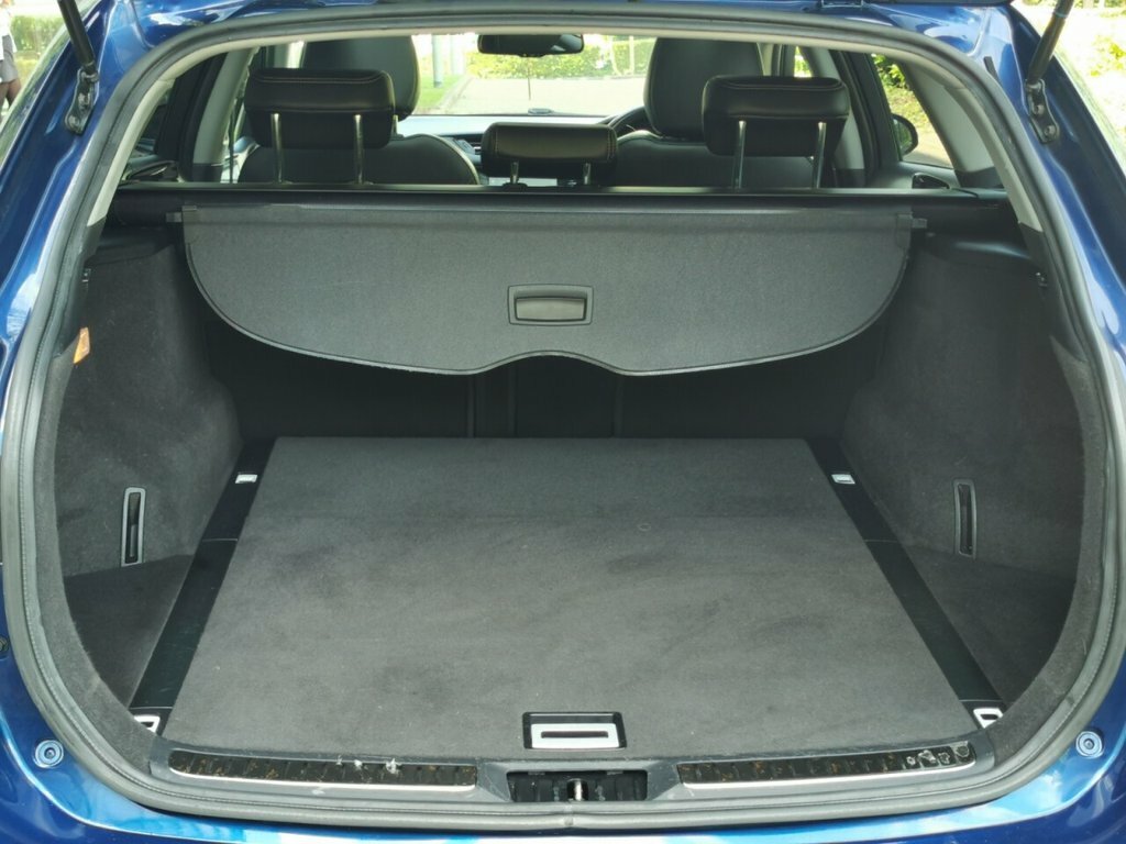 Toyota Avensis D-4d Active Black #26