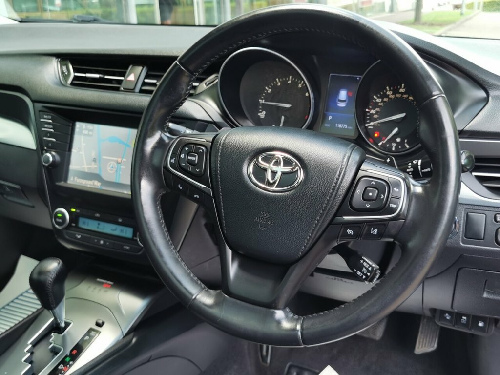 Toyota Avensis D-4d Active Black #11