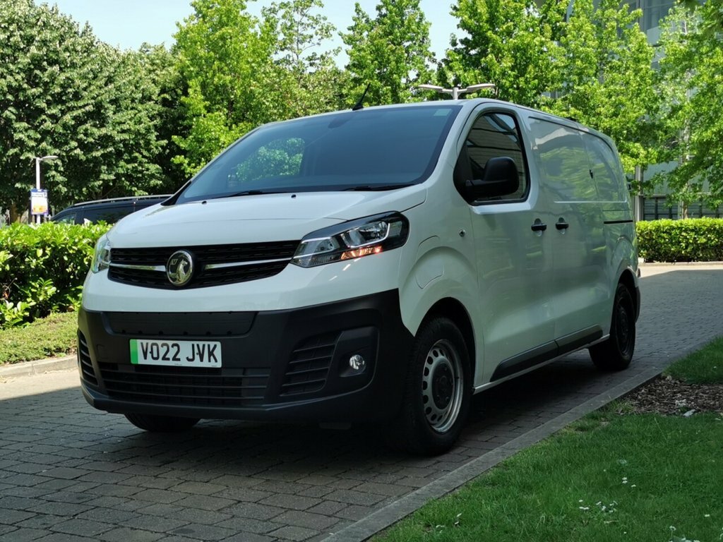 Vauxhall Vivaro Mpv White #4