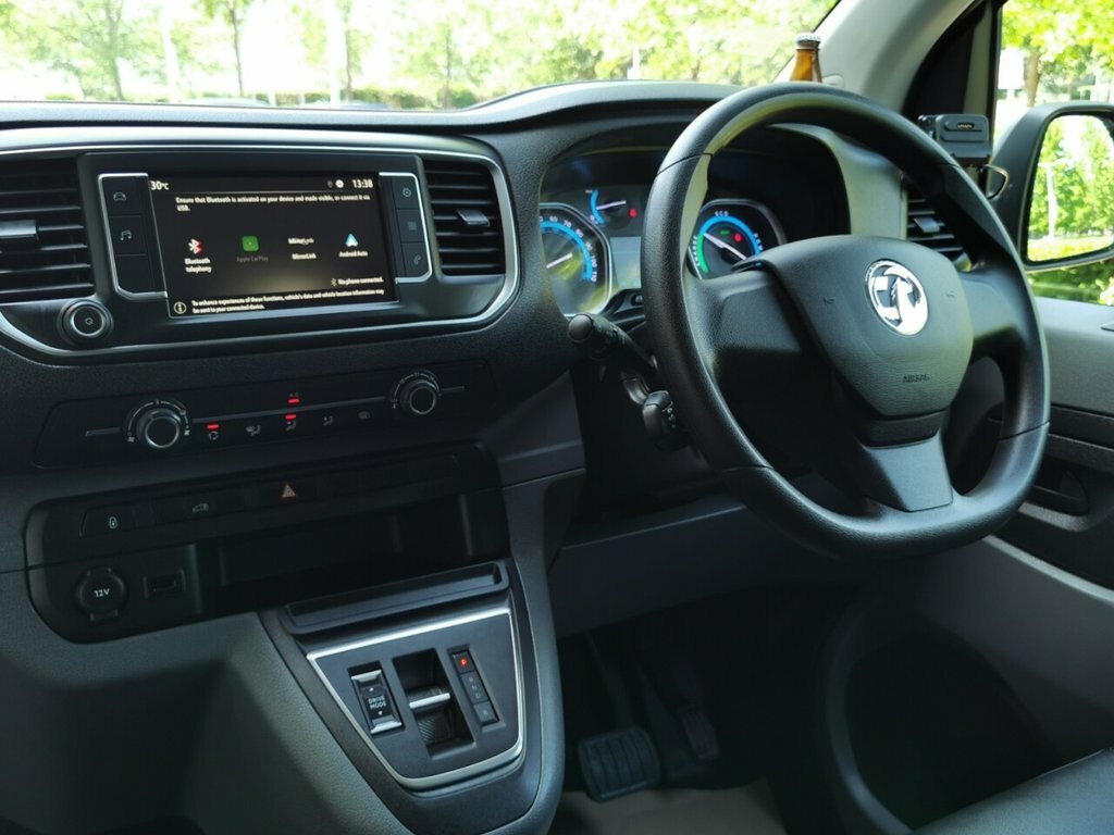 Vauxhall Vivaro Mpv White #2