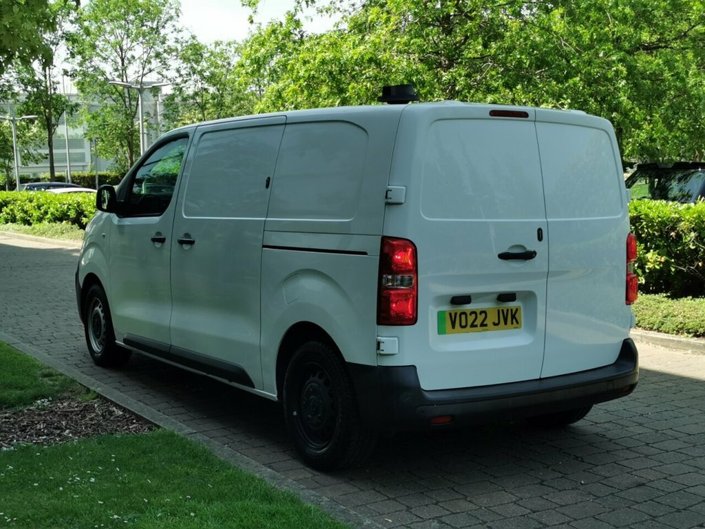 Vauxhall Vivaro Mpv White #5