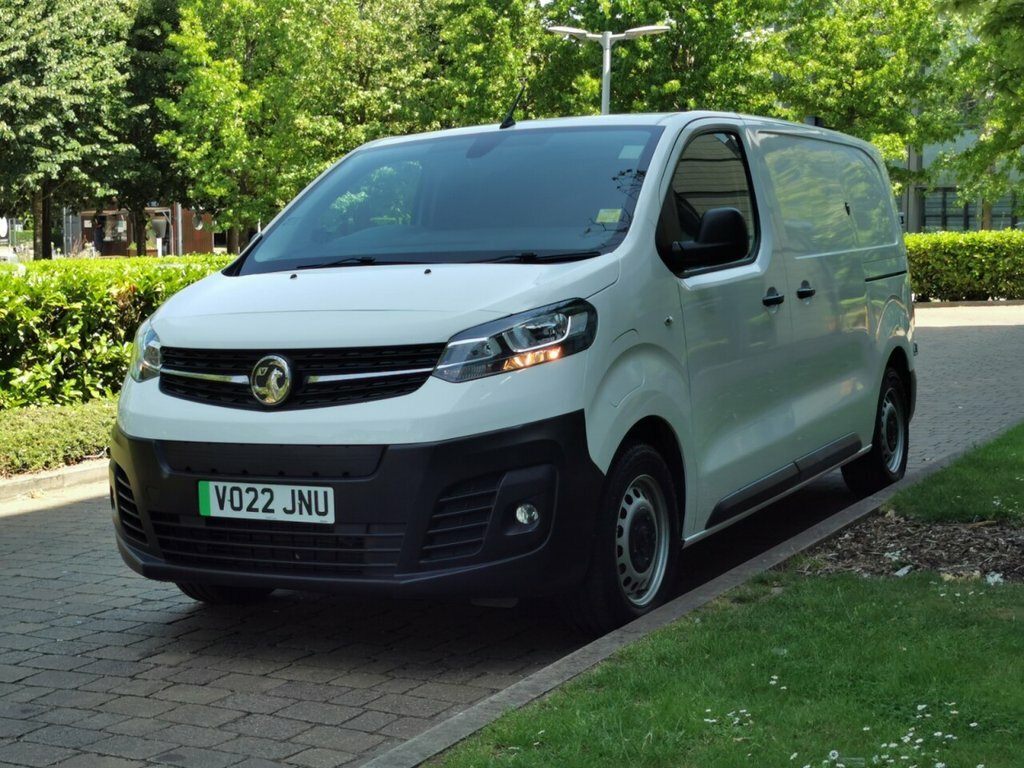 Vauxhall Vivaro Mpv White #4