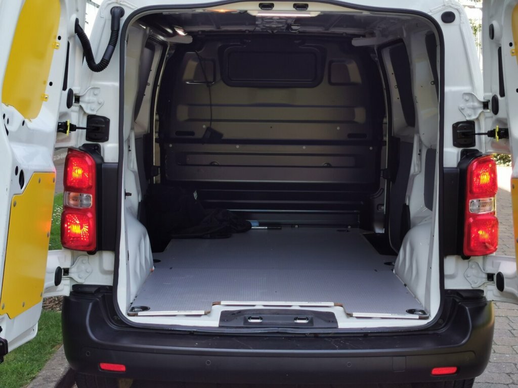 Vauxhall Vivaro 2700 1.5D 100Ps Dynamic L1h1 Van White #17