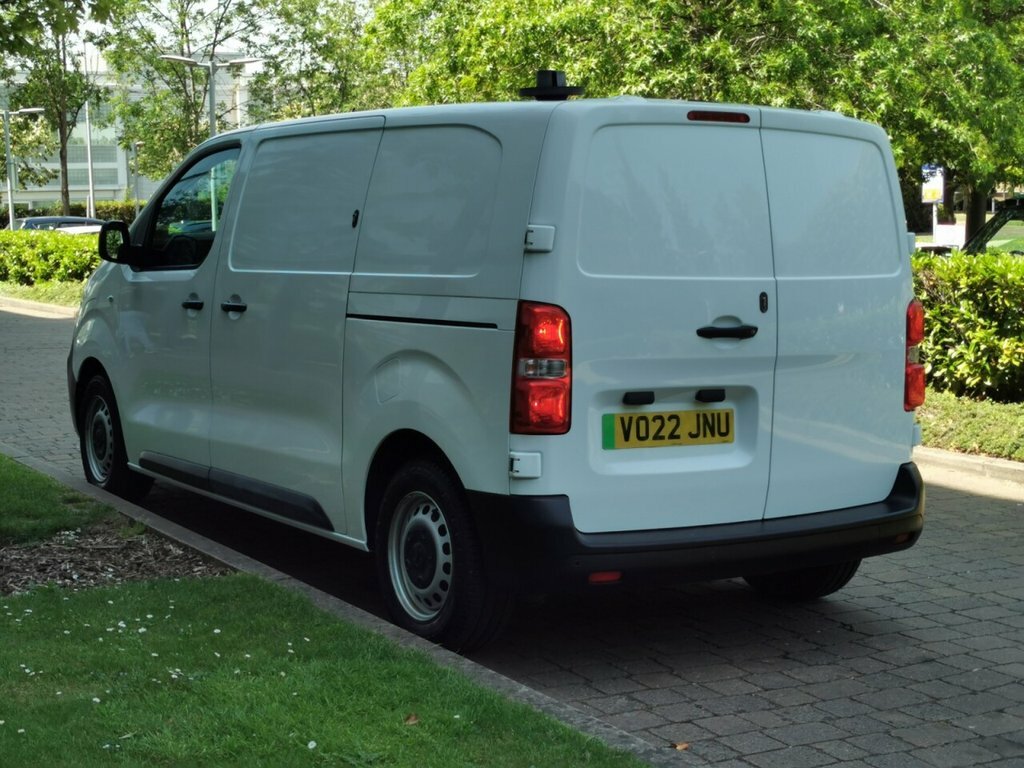 Vauxhall Vivaro Mpv White #5