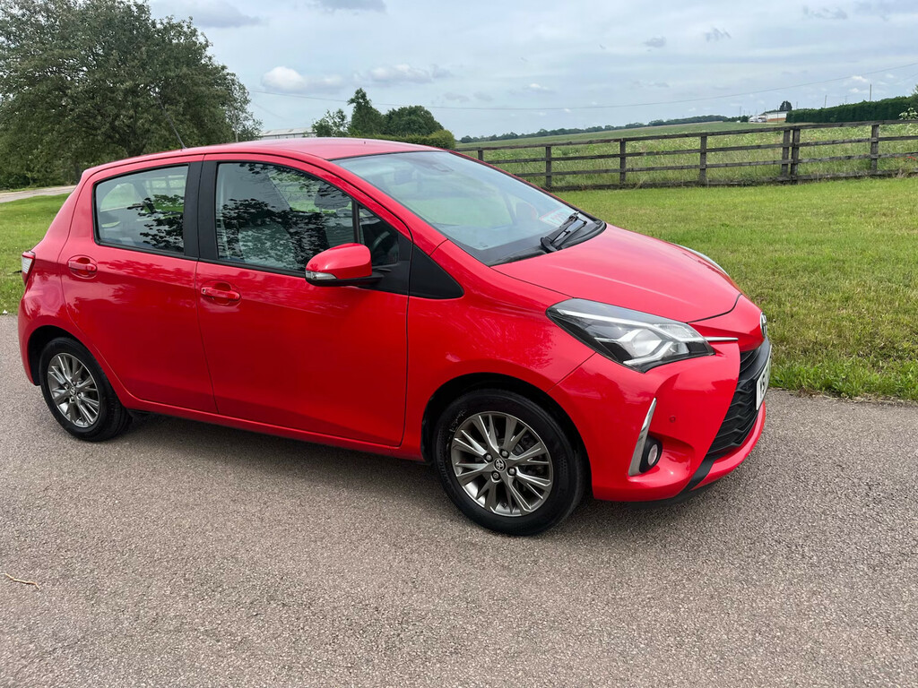 Toyota Yaris 1.5 Vvt-i Icon Tech Hatchback Red #2