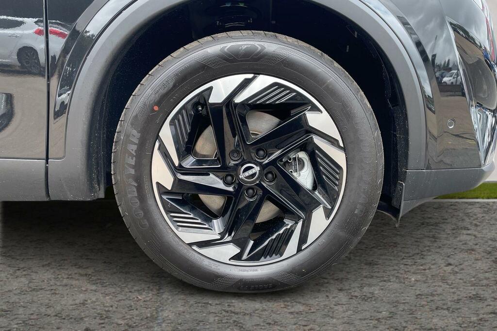 Nissan Qashqai 1.3 Dig-t Mh N-connecta Glass Roof LS26WOV Black #5