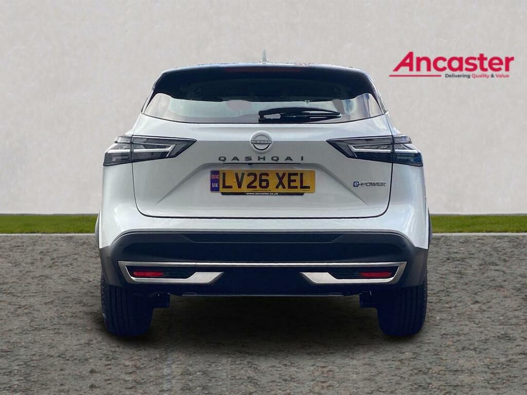 Nissan Qashqai 1.5 E-power 205 Acenta Premium LV26XEL White #4