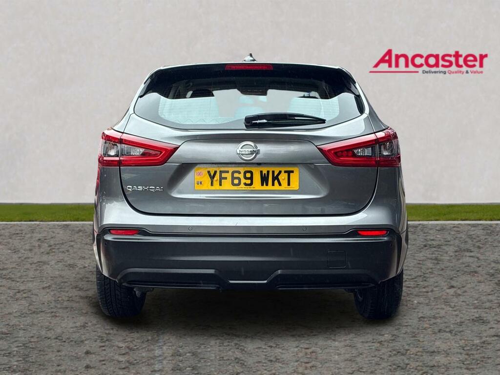 Nissan Qashqai 1.3 Dig-t Acenta Premium Silver #4