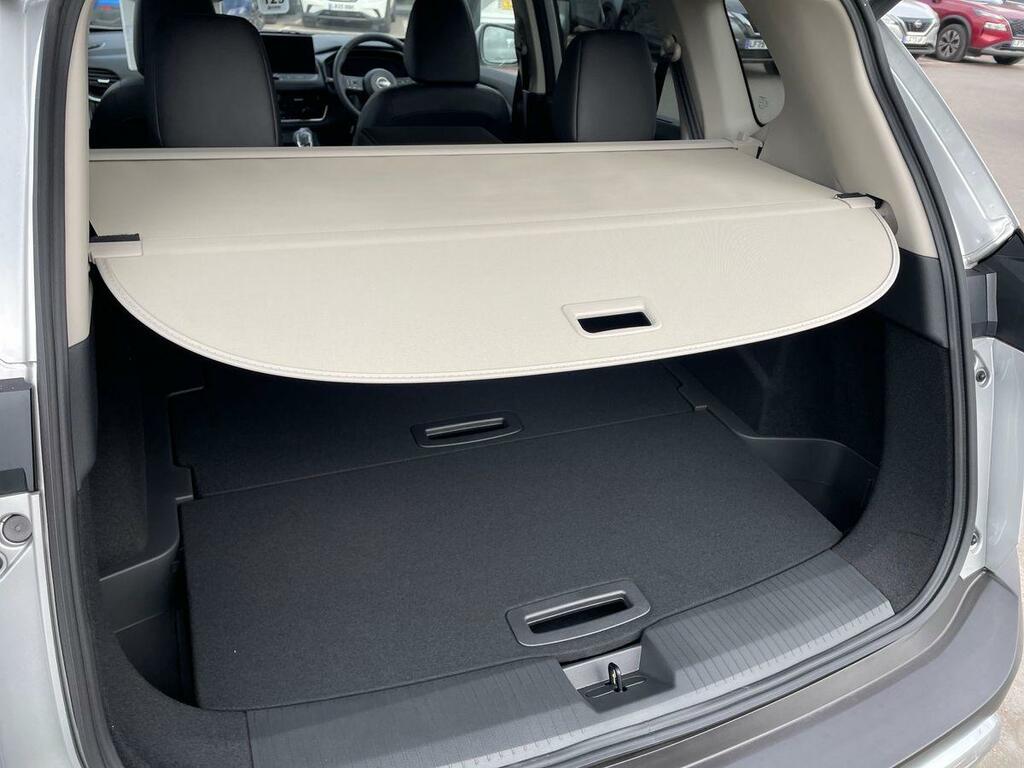 Nissan X-Trail Tekna Silver #32