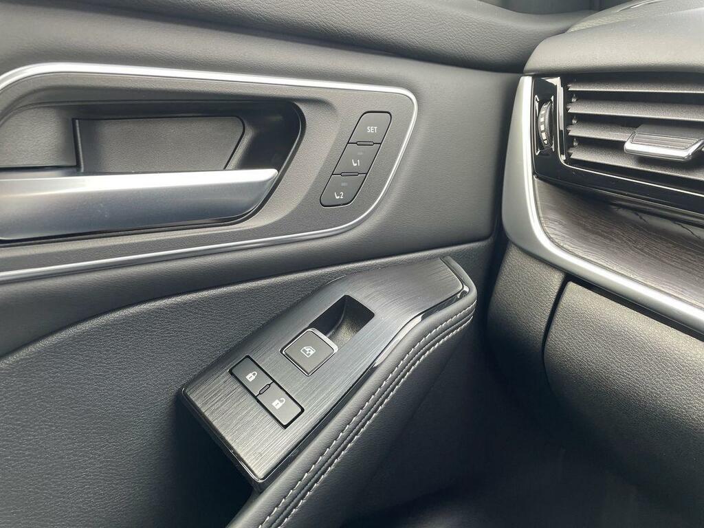 Nissan X-Trail Tekna Silver #25