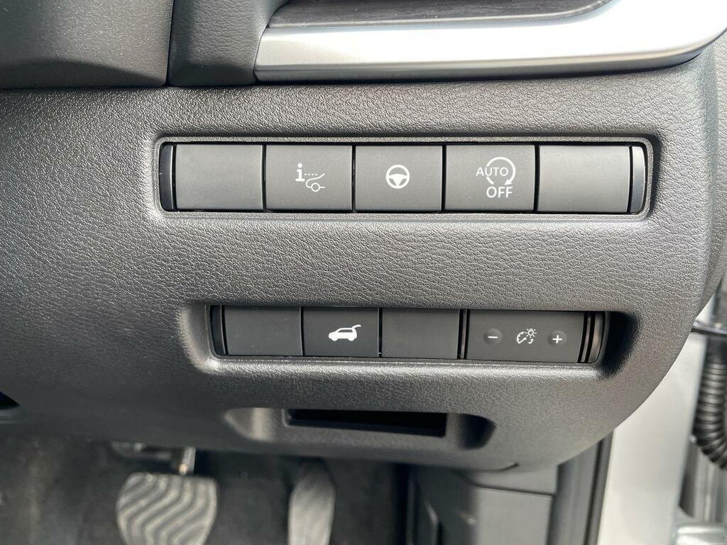 Nissan X-Trail Tekna Silver #26