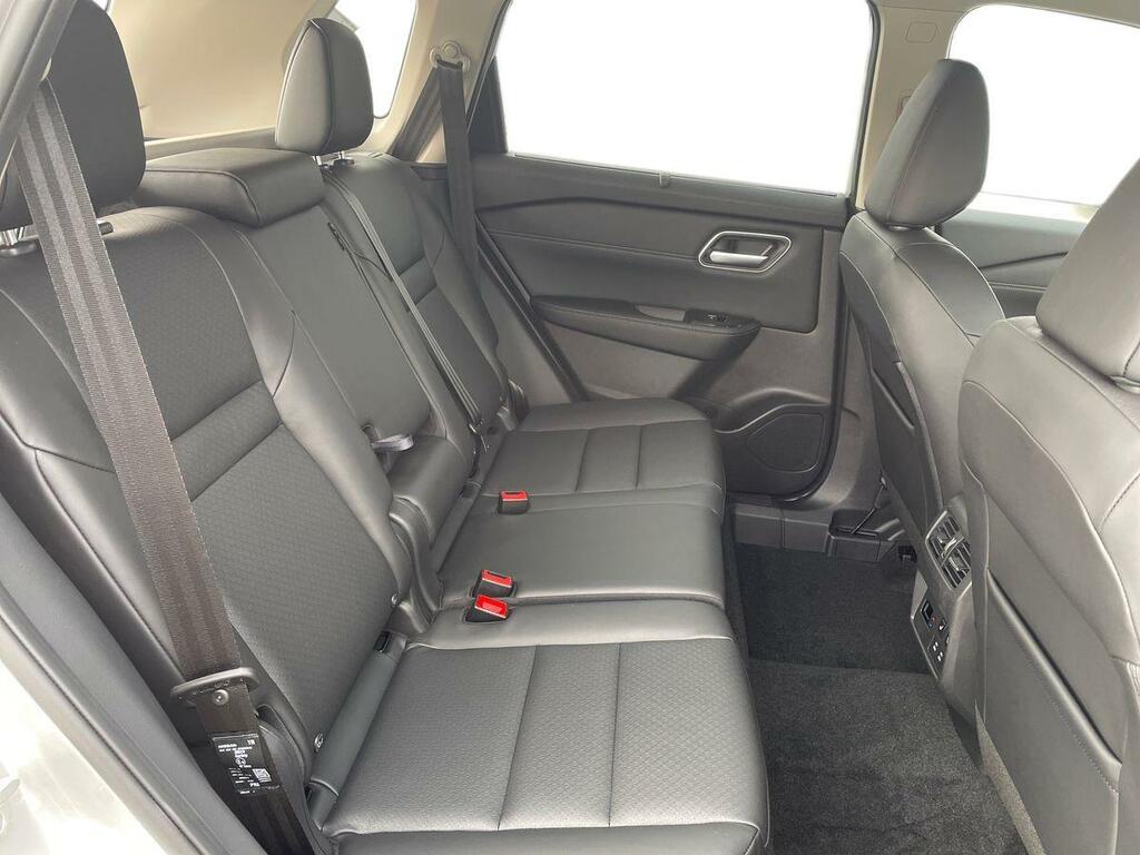 Nissan X-Trail Tekna Silver #23