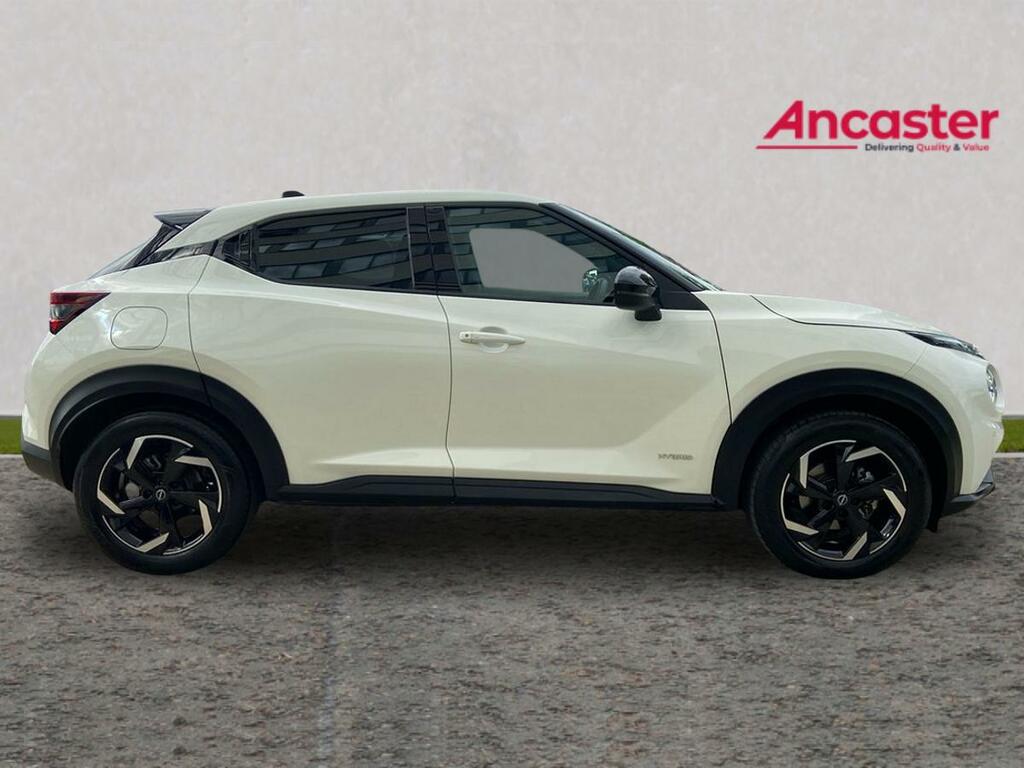 Nissan Juke 1.6 Hybrid N-connecta DY24XXV White #2