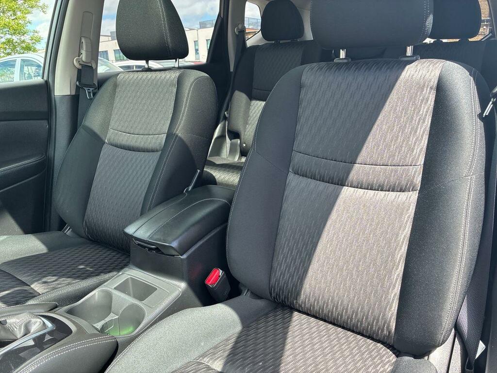 Nissan X-Trail Estate Black #25