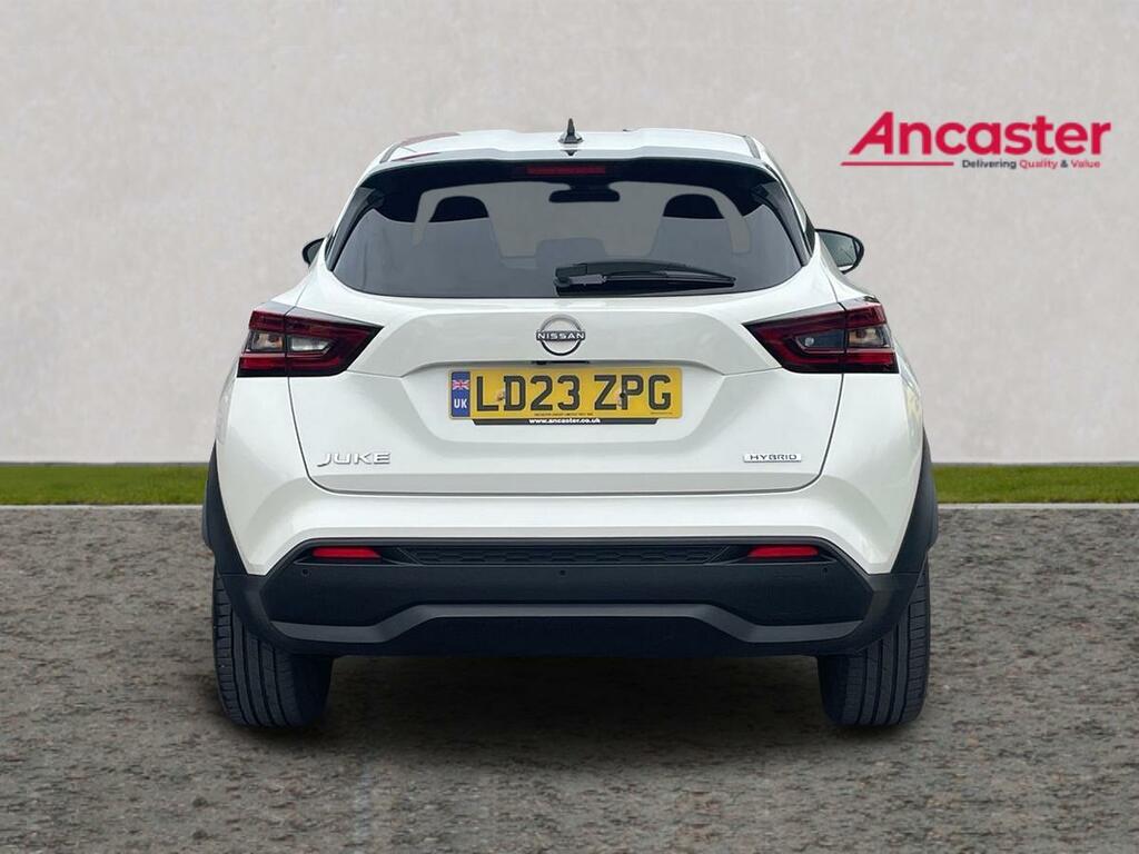 Nissan Juke 1.6 Hybrid Tekna White #4