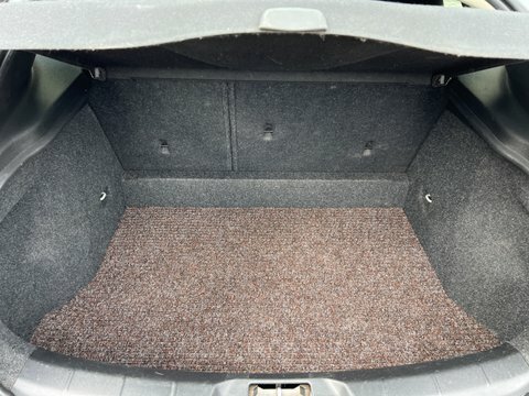 Volvo V40 1.6 D2 R-design 113 Bhp Blue #10
