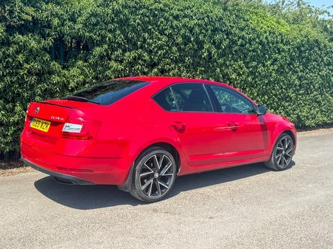 Skoda Octavia 1.5 Tsi Act Red #4