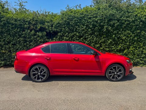 Skoda Octavia 1.5 Tsi Act Red #5